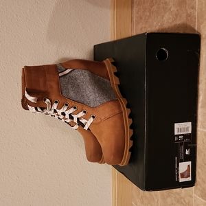 Joan of Arctic Wedge III Lexie